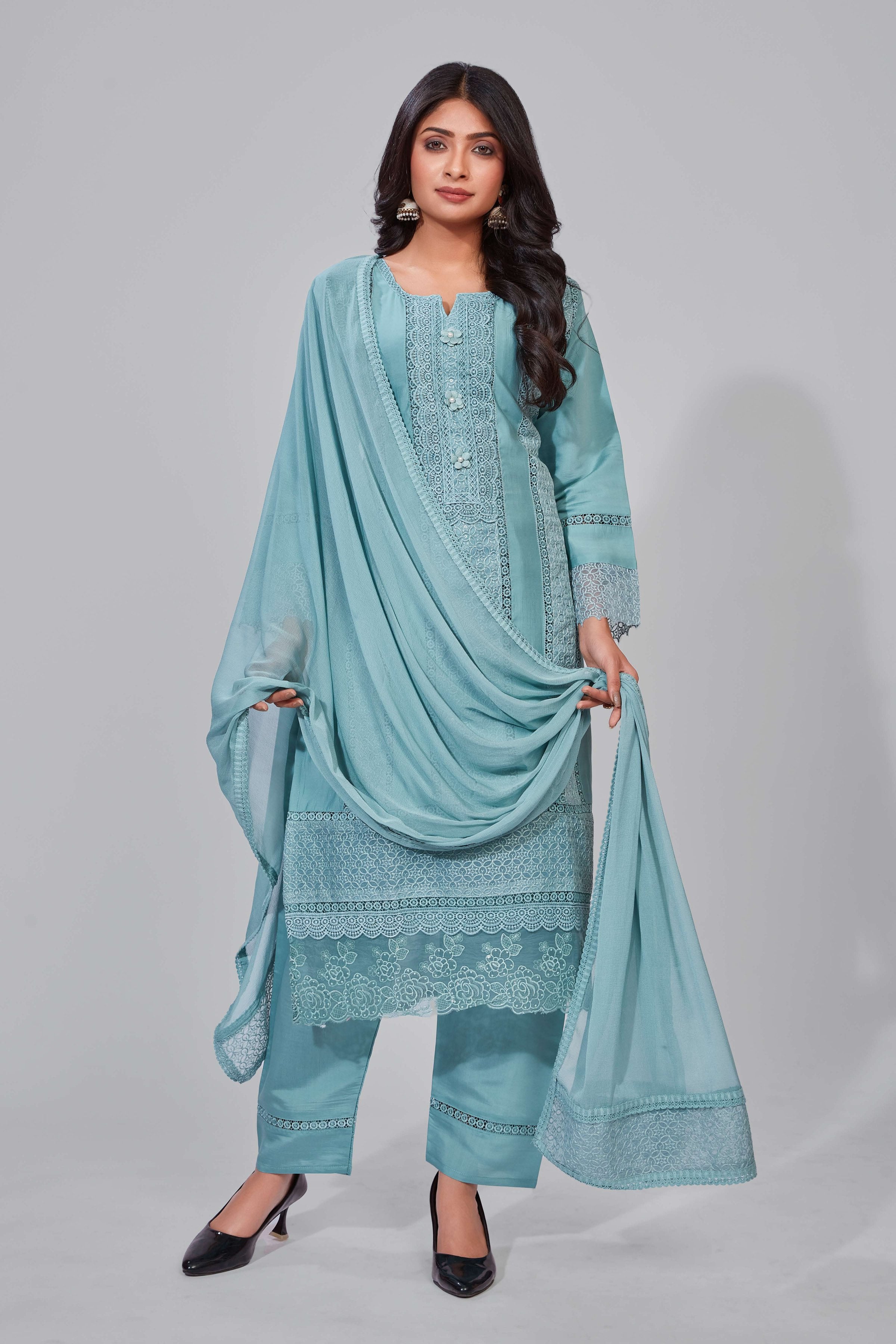 Varushi's featuring intricate Sifliwork and delicate lace Pakistanin Suit