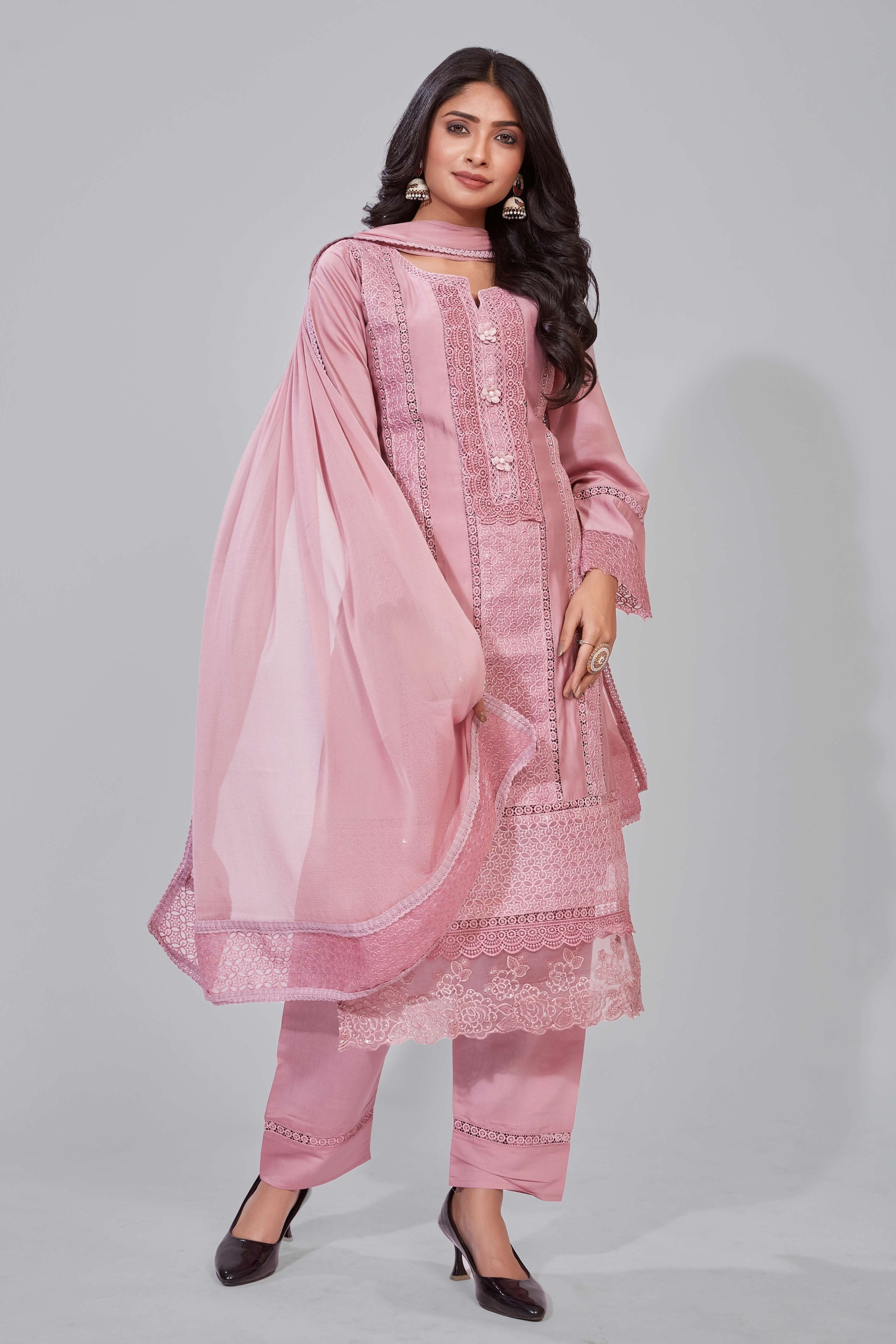 Varushi's featuring intricate Sifliwork and delicate lace Pakistanin Suit